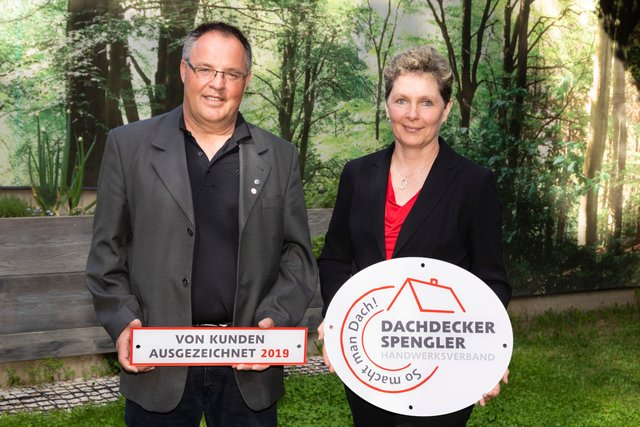 Ausgezeichnete Dachdecker: Robert und Maria Reiter. | Foto: So macht man Dach/Zenz