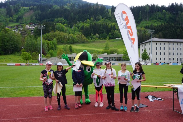 Die strahlenden Gewinnerinnen mit Tiroli | Foto: ASVÖ Tirol