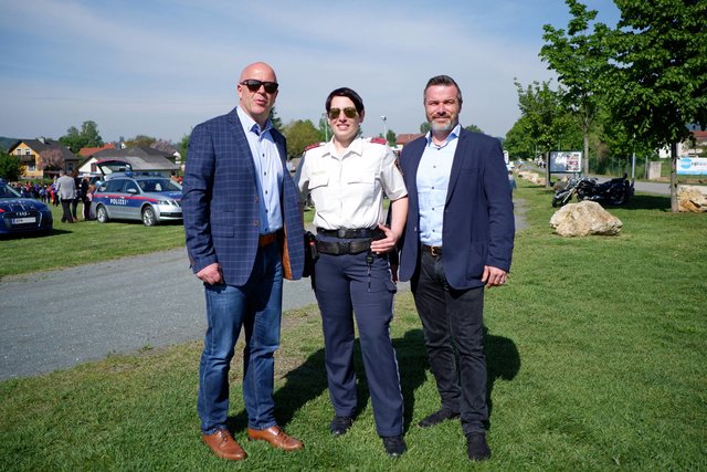 Bezirkspolizeikommandant Oberstleutnant Christian Zöhrer, Revierinspektorin und Initiatorin Manuela Linninger und Abteilungsinspektor Wolfgang Zitz (von links nach rechts)