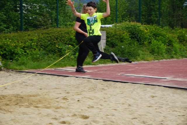 Volle Konzentration beim Weitsprung in die Sandgrube | Foto: ASVÖ Tirol