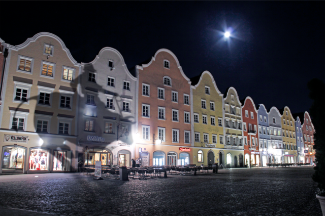 Schön gehört? Er reitet wieder! Mit den Sichtungen von mysteriösen Schatten in der Altstadt von Schärding hatte alles begonnen.