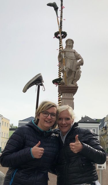 Die Redakteurinnen Bernadette und Lisa machen es vor.