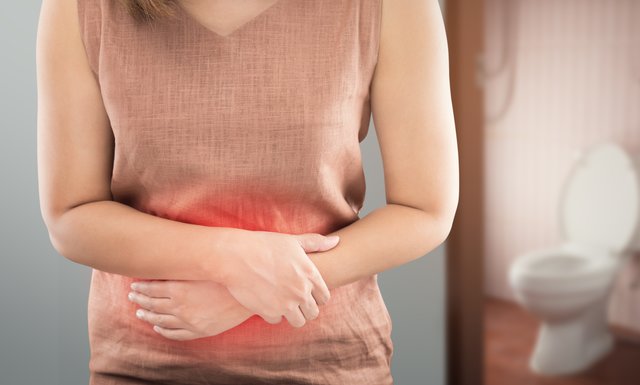 Wenn es im Bauch ständig rumort, kann Hypnose hilfreich sein.