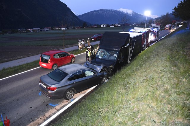 Ein Überholmanöver endete mit einem Frontalcrash
