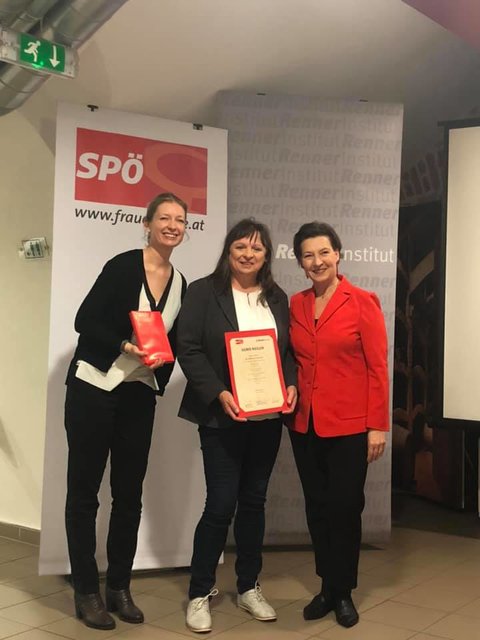 Sigrid Riegler (M.) bekam ihr Zertifikat von Bundesfrauenvorsitzender Gabriele Heinisch-Hosek (r.) und Maria Maltschnig (Direktorin des Karl-Renner- Instituts). | Foto: SPÖ Bundesfrauen