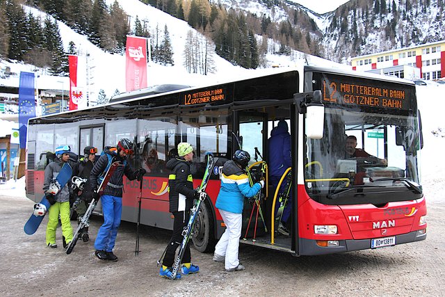 Die Skibusse von ÖBB und ÖBB Postbus leisten auch einen Beitrag zur Verkehrsentlastung. | Foto: ÖBB/Kapferer