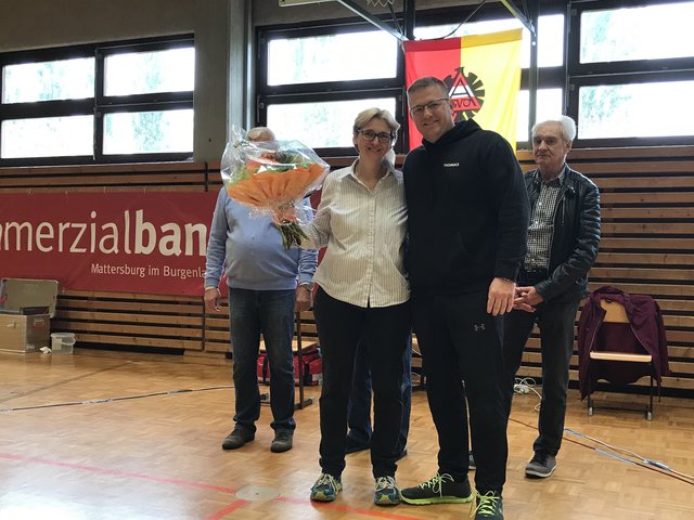 Mag. Helga Hamp wird nach 12 Jahren als Obfrau durch den Vorstand verabschiedet