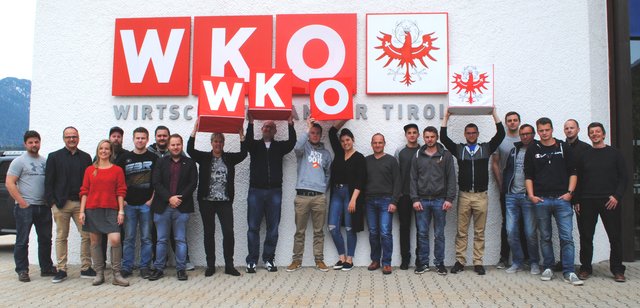 Die angehenden Ausbilder mit den Trainern Mag. Martina Bartel und Mag. Simon Volderauer. | Foto: WK Tirol