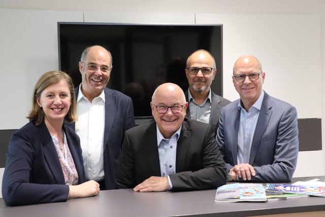 LR Barbara Eibinger-Miedl, Bgm. Bgm. Karl Ziegler, Michael Moosburger, VzBgm. Helmut Baudendistel und Eduard Wünscher beim Rundgang durch das Smart Office.