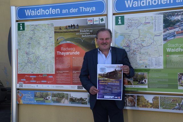 Eduard Köck lädt zur Wiederöffnungsfeier der Bahnlinie Waidhofen-Schwarzenau ein.