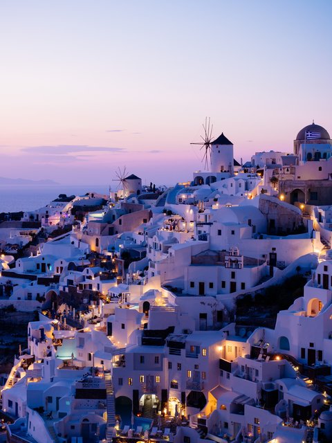 Malerischer Ort auf der Vulkaninsel Santorin.