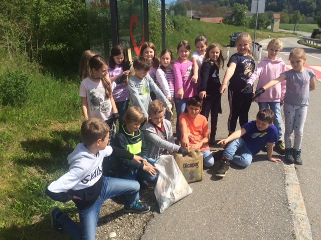 Volksschule Hörzendorf beim WOCHE-Frühjahrsputz