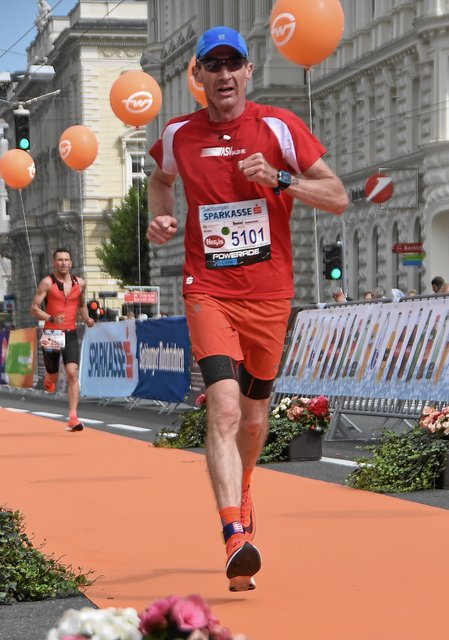 In Linz holte sich Steinlechner seinen dritten Landesmeistertitel im Marathon. Mit 2:43:46 Stunden qualifizierte er sich auch für den Berlin-Marathon im kommenden Jahr.