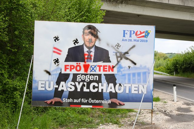 Serie An Vandalismus Schmieraktionen Gegen Wahlplakate Wels Wels Land