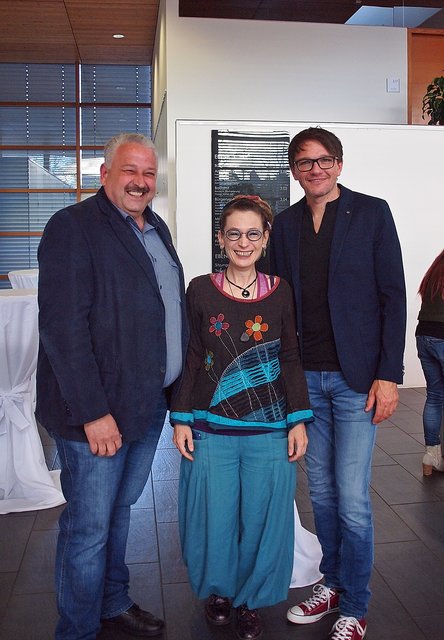 Bürgermeister Hermann Srienz, Künstlerin Silvia Biazzo und Direktor der Europaschule St.Michael/Bleiburg Danilo Katz