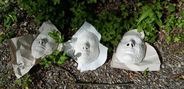 Gipsmasken, die im Zuge des "Konfi"-Camps hergestellt wurden | Foto: Anna Kampl