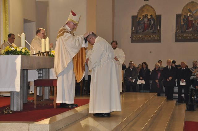 &lt;f&gt;Diakonweihe&lt;/f&gt; durch Weihbischof Franz Scharl. | Foto: Fotos: Braun