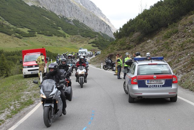 Der viele Motorradverkehr, speziell auf den kurvenreichen Straßen, wird zunehmend zum Problem.
