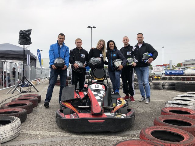 Die beiden Bezirksblätter-Teams: Maurice Wannemacher, Kurt Weixelbaum, Jeannine Würfl, Karin Zeiler, Bernhard Weixelbaum und Joachim Pricken.  | Foto: Zeiler