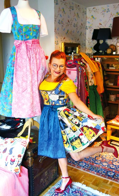 Gabriela Urabl in ihrem Roy-Liechtenstein-Dirndl. Im Juni eröffnet sie einen Shop in Pörtschach | Foto: Ernst Bauer