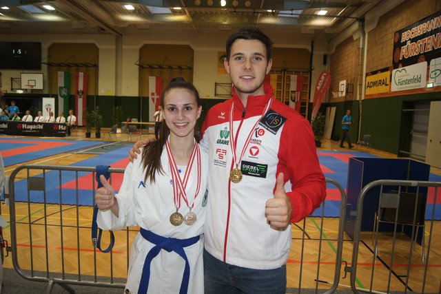 Jana Lind und Niki Hörmann mit ihren Medaillen in Fürstenfeld | Foto: KK