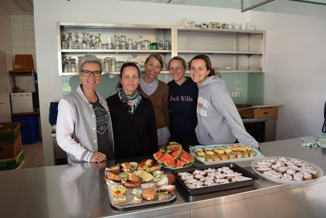Die gesunde Jause wurde vom engagierten Team des Elternvereins der Praxisschule organisiert. | Foto: CM