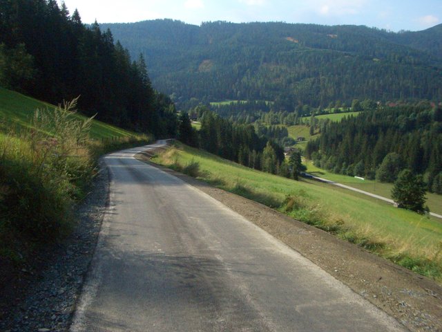 Das Land Kärnten forciert Investitionen in das ländliche Wegenetz. Auch im Bezirk werden drei Projekte umgesetzt