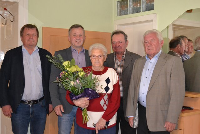 Vzbgm. Bader Alois, Bgm. Wiedenhofer Anton, Leidl
Aurelia, Seniorenbundobmann Straß Franz, Leidl Josef
