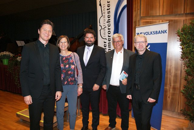 Die Horizonte-Leitung Karl-Heinz Schütz und Birgit Hofer-Norz, Kulturreferent Vizebgm. Peter Vöhl, Christian Rudig (Kulturreferat) und Dirigent Christian Sammer (v.l.).