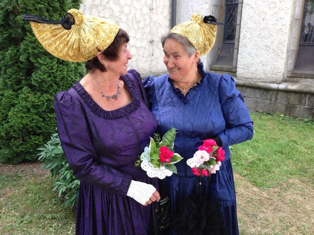 Vier Goldhaubengruppen halten die Tradition in Linz hoch.