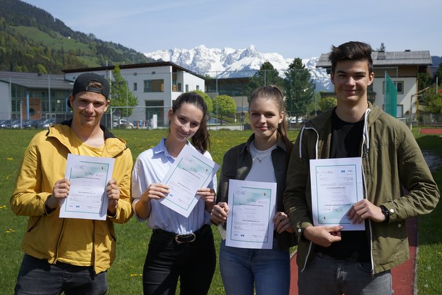 Die Gewinner: Paul Schranz, Sophia Pumberger, Simone Egger und Lukas Entacher | Foto: Dr. Elisabeth Höller, HAK/HAS St. Johann i. Pg.