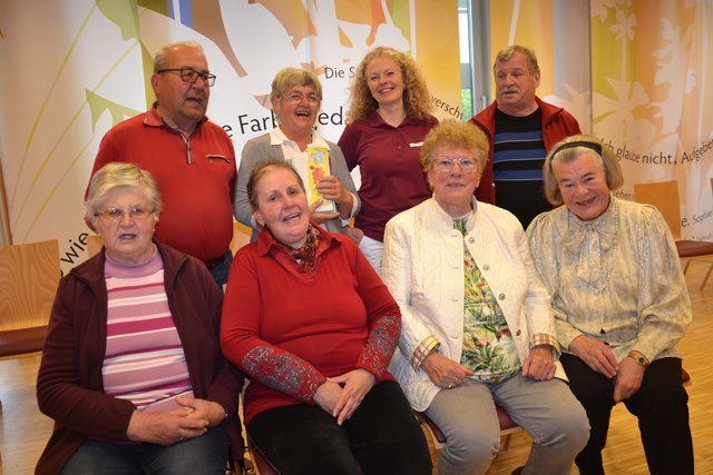 Die Gruppe Musiker und Musikerinnen mit Edith Zimmermann und Marianne Wagner.