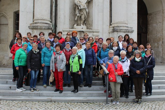 47 Bäuerinnen im Kloster Ettal