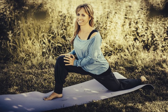 Dehnungsübungen und Yoga stärken den Bewegungsapparat