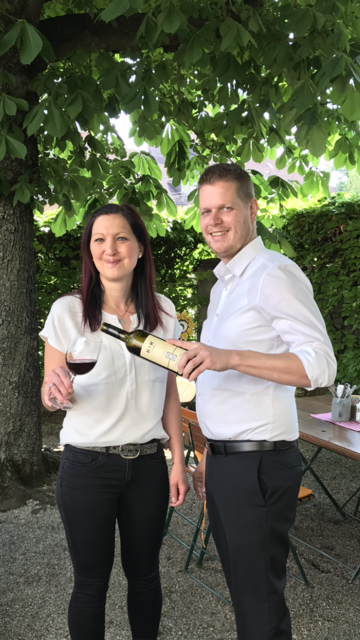 Philipp Berndl und Andrea Mair sind die neuen Wirtsleute in der Stefan Stubm. | Foto: Stefan Stubm