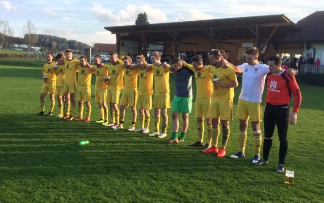 Die Fußballmannschaft der Union Windhaag. | Foto: union-windhaag.at