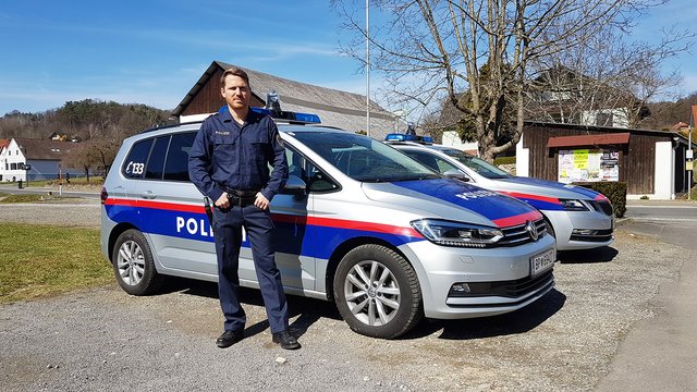 Die Polizei-Uniform steht dem Södinger sehr gut. | Foto: KK