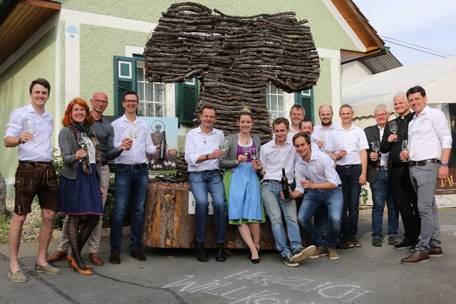 Ein lockeres Weinfest feierten die elf Tau-Winzer mit ihren Gästen bei Karl Thurner-Seebacher in Tieschen.