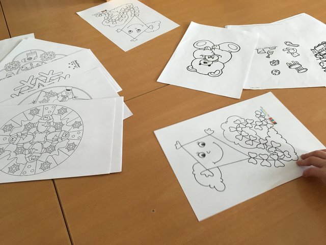 Mit vollem Eifer wurden die Faschingsmandalas von den Kindern ausgemalt