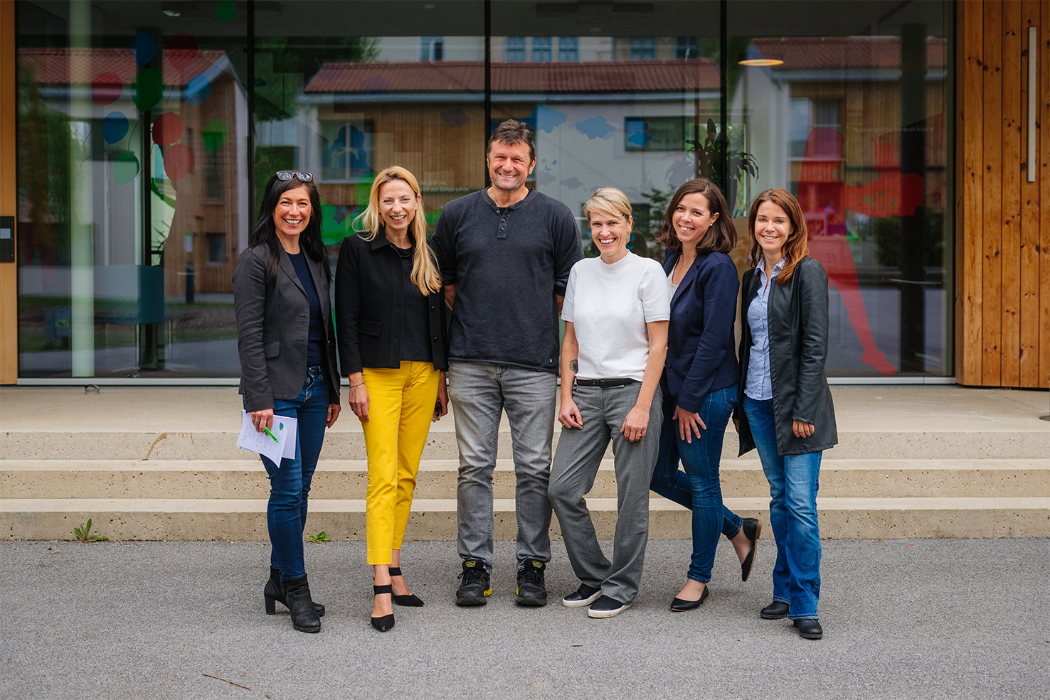 Im Gespräch über Familien: Claudia Hauboldt (Pressesprecherin), Familienministerin Juliane Bogner-Strauß, Pädagogischer Leiter Arnold Gröbacher,
Kinderdorfleiterin Stübing Julie Melzer, Kinderdorfleiterin Graz Birgitta Thurner und Pädagogische Leiterin Mirjam Slamar-Halbedl
