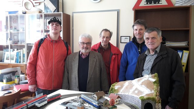 Patrick Reiter (l.) mit den MBC-Mitgliedern und Obmann Dieter Krebs (2. v. l.). | Foto: Dieter Krebs