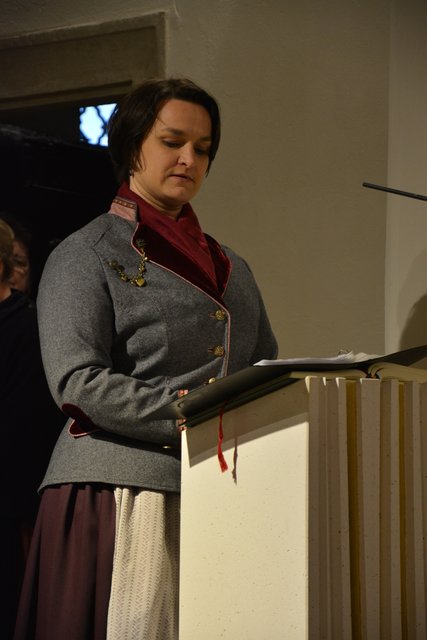 Eine Einführung zur Land-Messe gab Sandra Brünner vom Gesangverein Burgau.