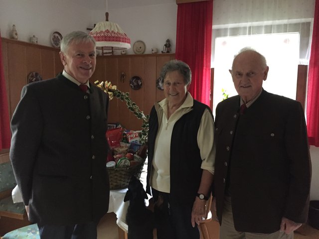 Von links Subkassier Franz Ferner, Sieglinde Breuer, Jubilar Ing. Wilfried Breuer
 | Foto: Kameradschaft Ramingstein 