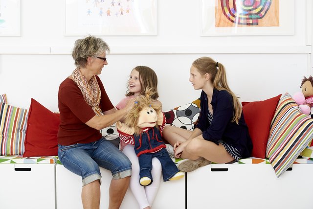In kindergerechten Therapien können die Kleinen das Erlebte verarbeiten.