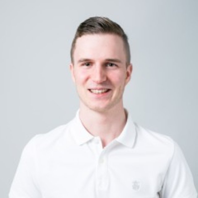 Rene Groiss, Physiotherapeut bei Vithera, rät den Patienten regelmäßig Sport zu betreiben, um auch im Alter fit zu sein.