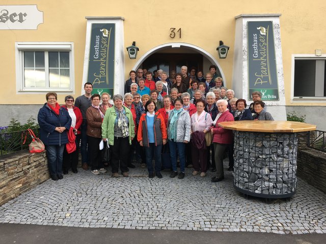 Gute Laune bei den Sitzendorfer Bürger beim Ausflug in die Besucherwelt des Flughafens
