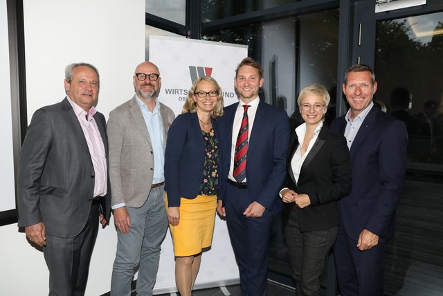 Foto v.l.: OÖVP-Bezirksparteiobmann Wolfgang Stanek, WB-Bezirksobmann-Stv. Roland Otahal, WB-Bezirksobmann-Stv. Jutta Diesenreither, WB-Bezirksobmann Jürgen Kapeller, WB-Landesobfrau WKOÖ-Präsidentin Doris Hummer, WB-Landesgeschäftsführer Wolfgang Greil. | Foto: OÖVP