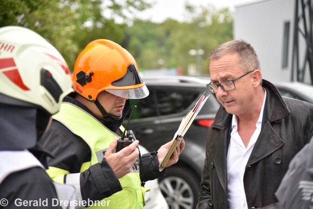 Einsatzleiter Gerald Seidl mit Geschäftsführer Ing. Gerald Kreiner. 