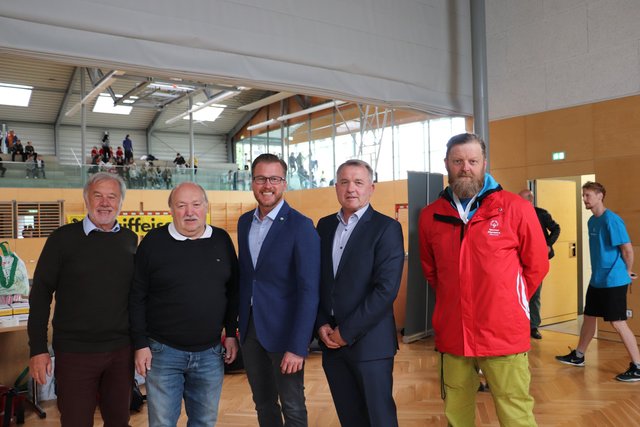 Heinz Tippl, Marc Angelini, Oliver Wieser, Manfred Komericky und  Thomas Kepplinger/Special Olympics begrüßten die sportbegeisterte Jugend. | Foto: Edith Ertl
