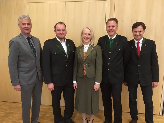 BH Manfred Walch, neuer Gemeinderat Markus Hammer, Vizebürgermeisterin Theresia Wiedner, Bürgermeister Christian Sekli, Gemeindekassier Alois Feirer | Foto: Gemeinde